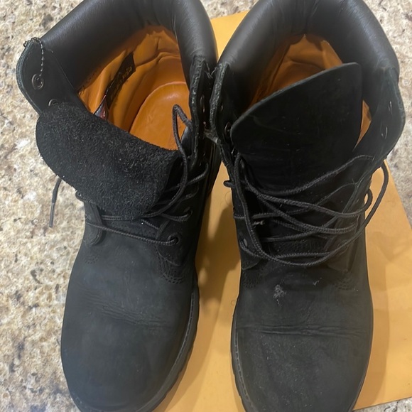 Classic all black timberland boots. Women 9.5 good condition - Picture 1 of 4